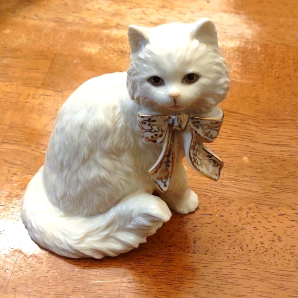 Lenox Other - Lenox White Cat Sitting Pretty Figurine